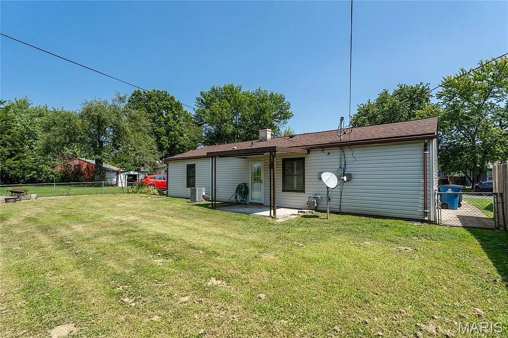 3 bed, 864 sqft, $1,200 — Photo 4