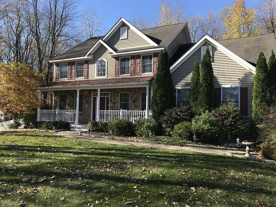 1st image of 22 Bannister Dr