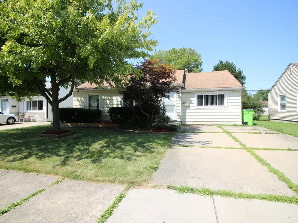 27241 Woodmont St, Roseville, MI 48066
