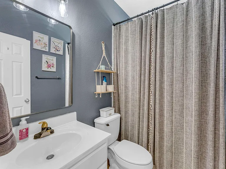 102 Cailin Ct — Photo 16