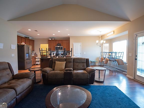 4th image of 271 Daniel Trent Way