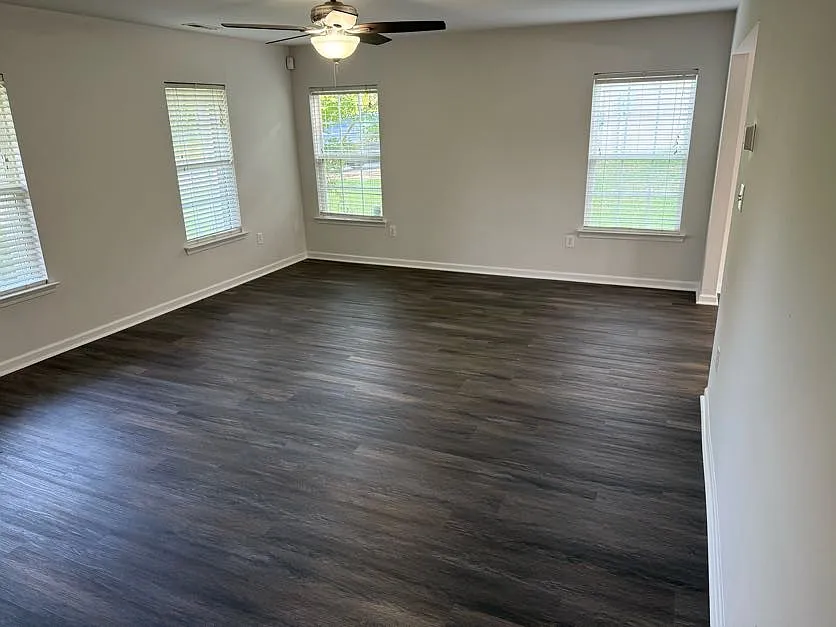 4 bed, 2.5 bath, 1568 sqft, $2,000 — Photo 3