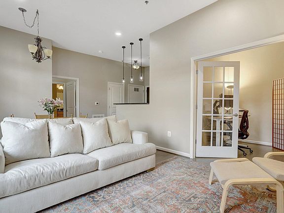 5th image of 309 Holland Ln Unit 201