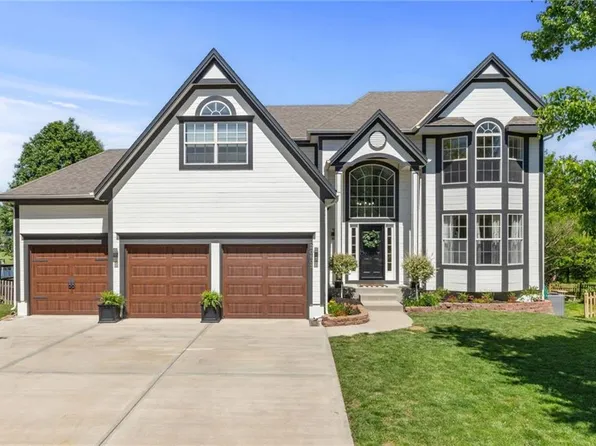 20803 S Skyview Ln, Spring Hill, KS 66083