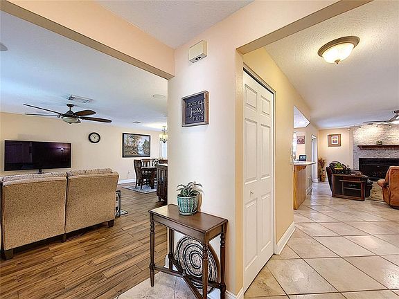 5th image of 360 Oleander Pl