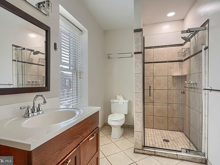 609 S East Ave — Photo 24