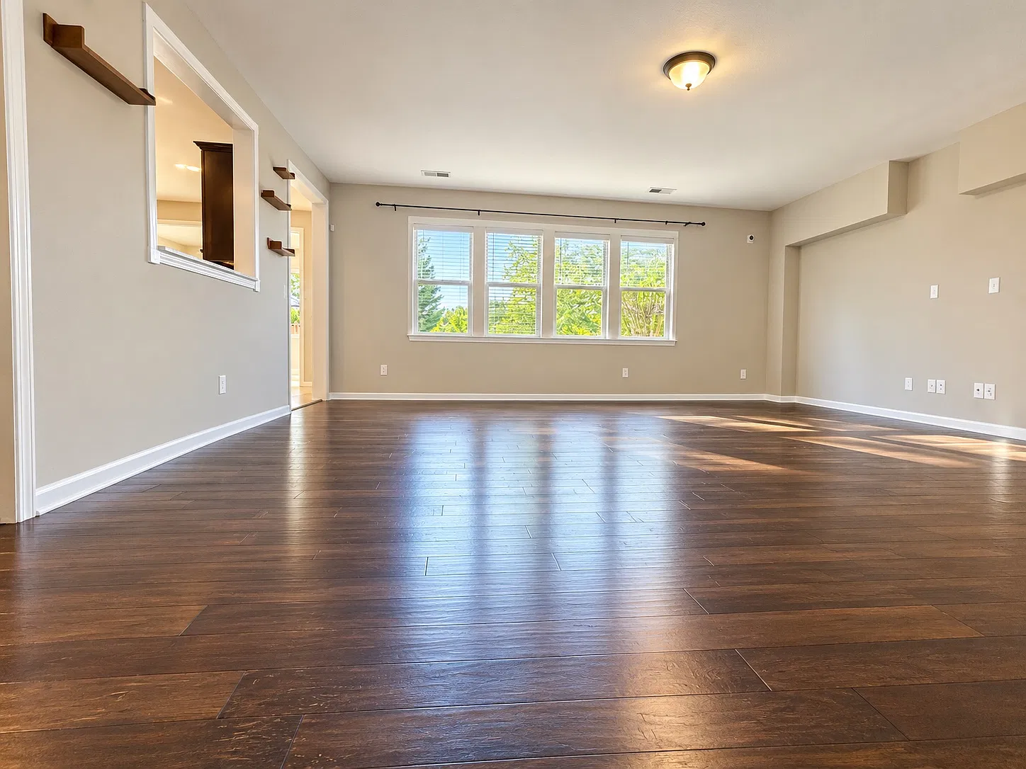 5 bed, 3931 sqft, $4,400 — Photo 4