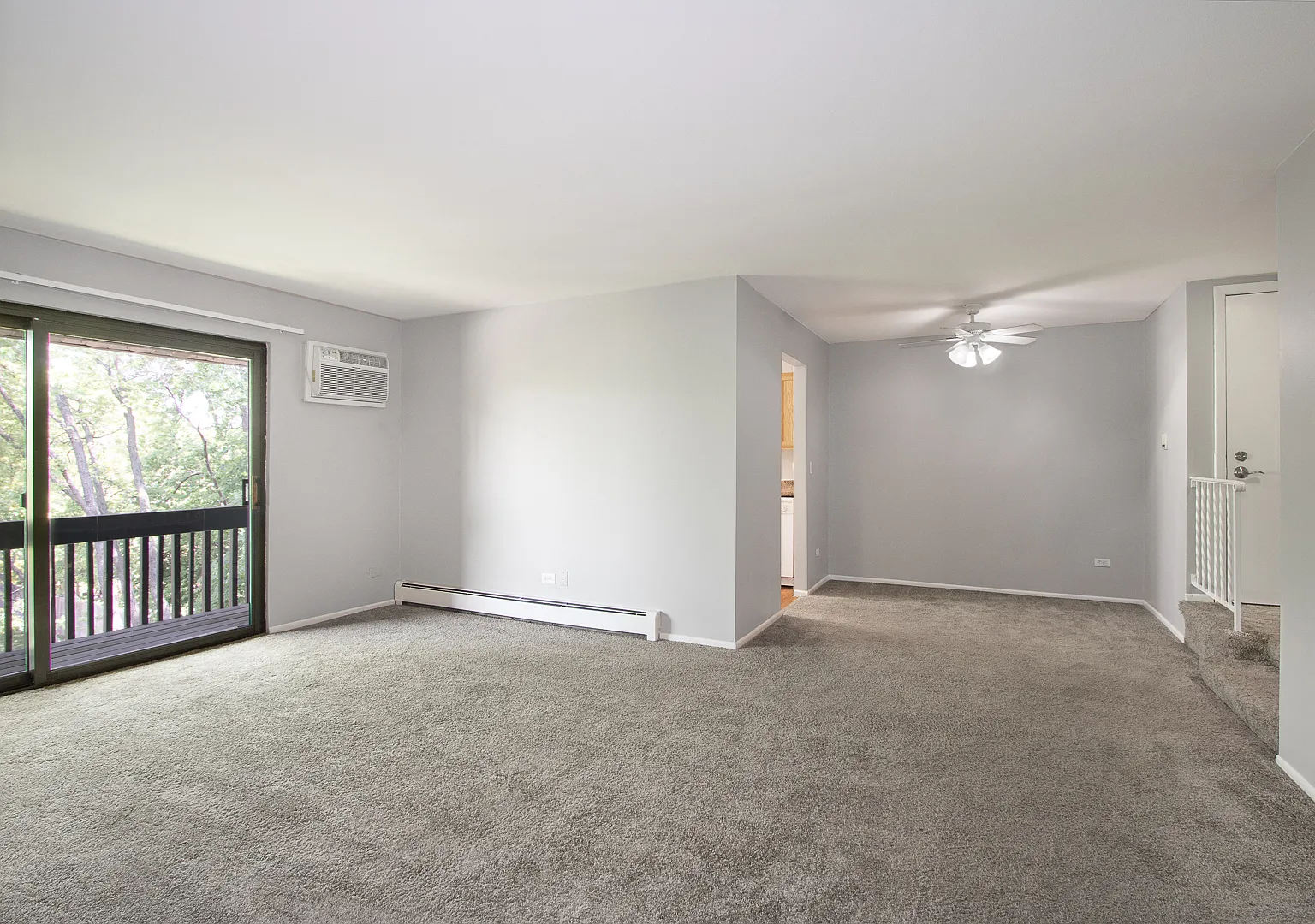 Emerald Pointe Apartments — Photo 4