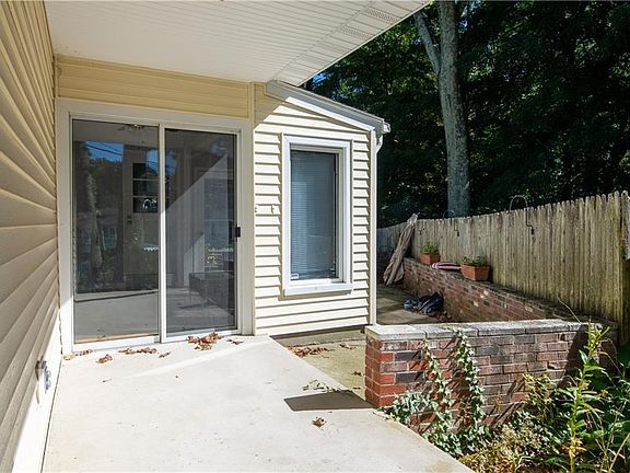 4th image of 18 Westwood Dr