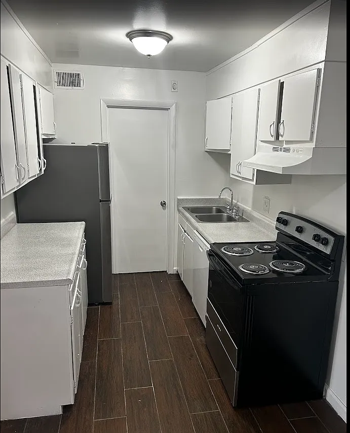 Buena Vida Apartments — Photo 2