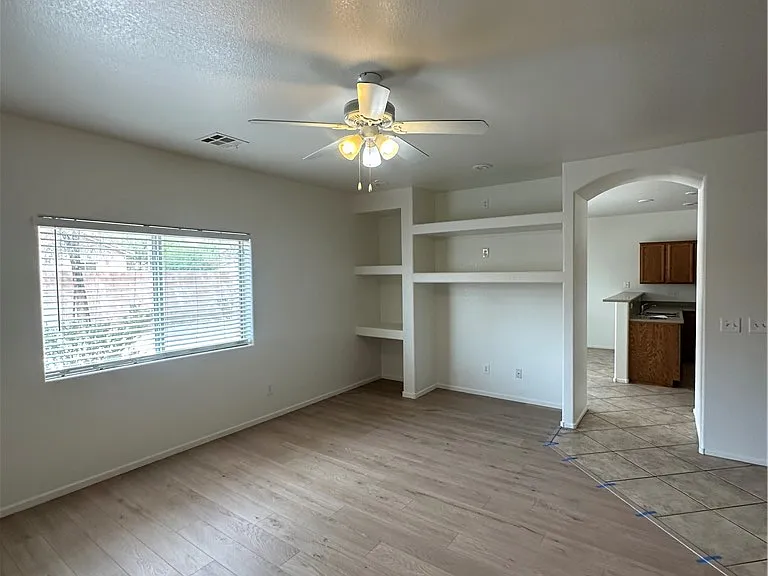 2844 Woodland Park Ave — Photo 7