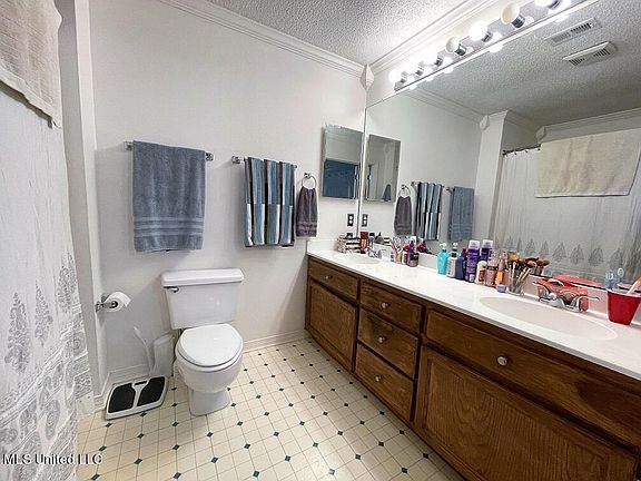3rd image of 554 Aila St