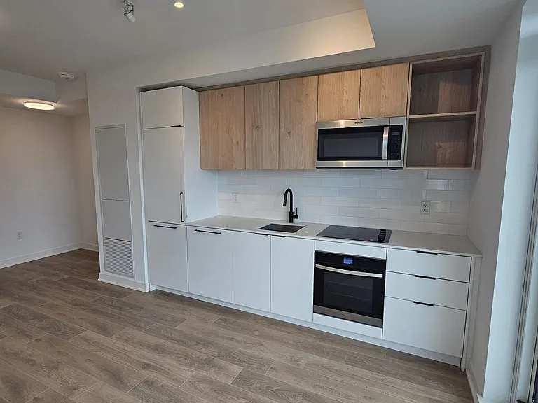 1185 Dupont St #1911 — Photo 8