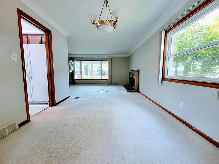 19801 Edmunton St — Photo 7