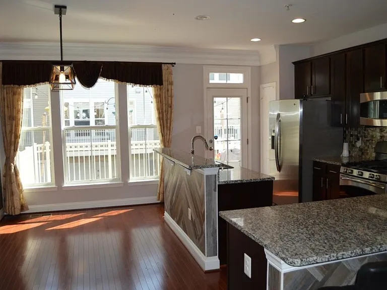 11922 Weybridge Ln — Photo 3