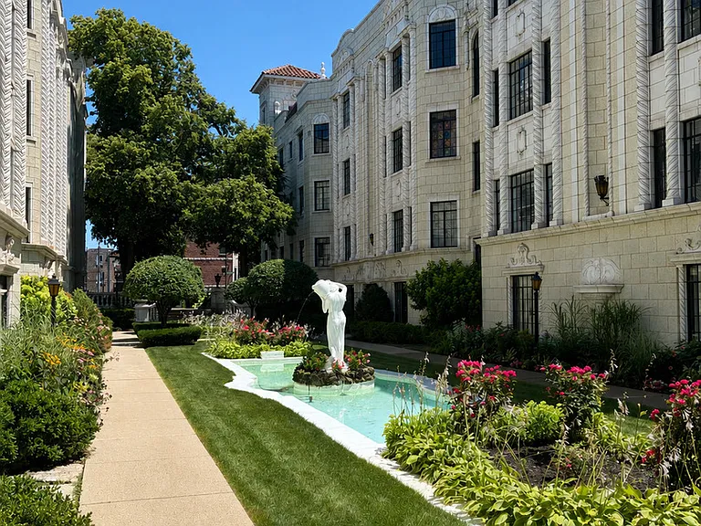 7348 N Ridge Blvd #13B — Photo 2