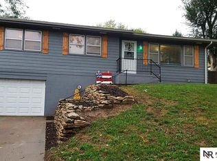 2111 Twin Ridge Dr, Bellevue, NE 68005