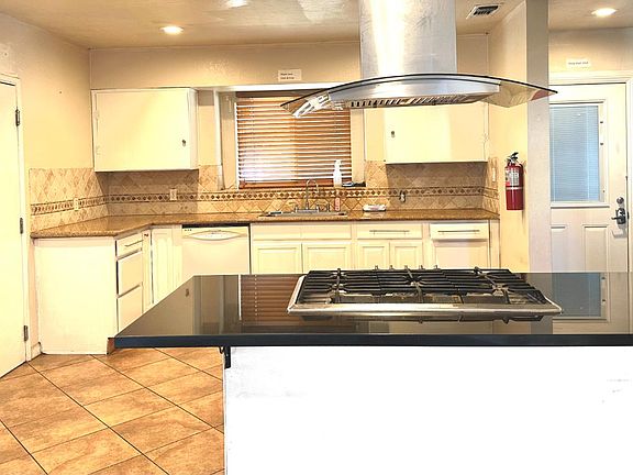 5th image of 5081 Warwick Ave