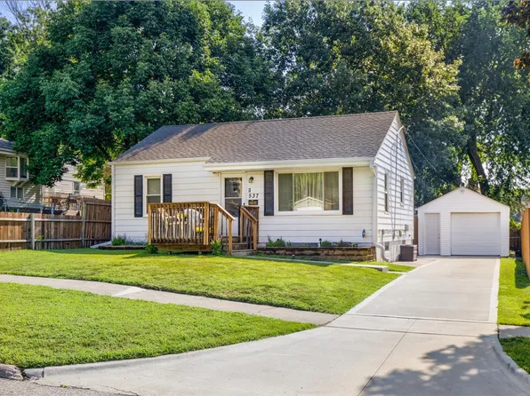 537 11th St, West Des Moines, IA 50265