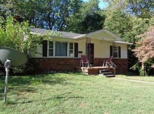 316 E McElroy St, Morganfield, KY 42437