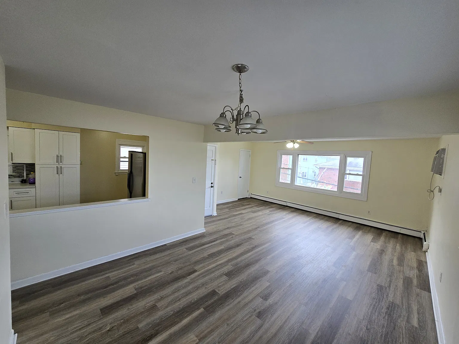3 bed, 1250 sqft, $3,000 — Photo 2