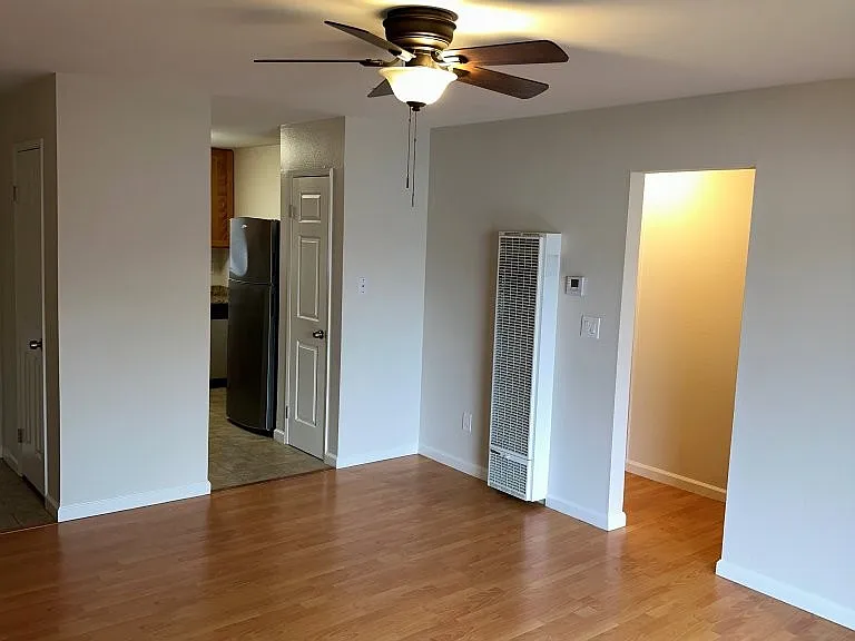 900 Alvarez Ave #8 — Photo 4