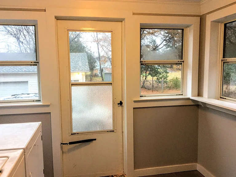 361 W Wilson Ave — Photo 17