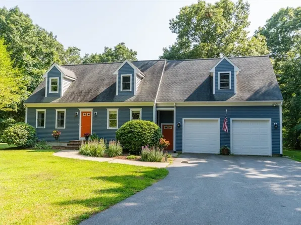 18 Goldfinch Dr, Dartmouth, MA 02747