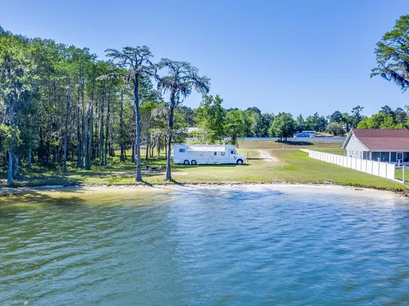 4 Shores Ave, Florala, AL 36442