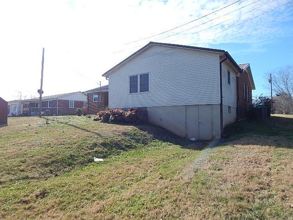 5th image of 206 Chapel Dr