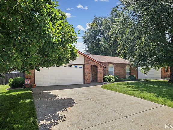 2nd image of 216 Botanical Dr