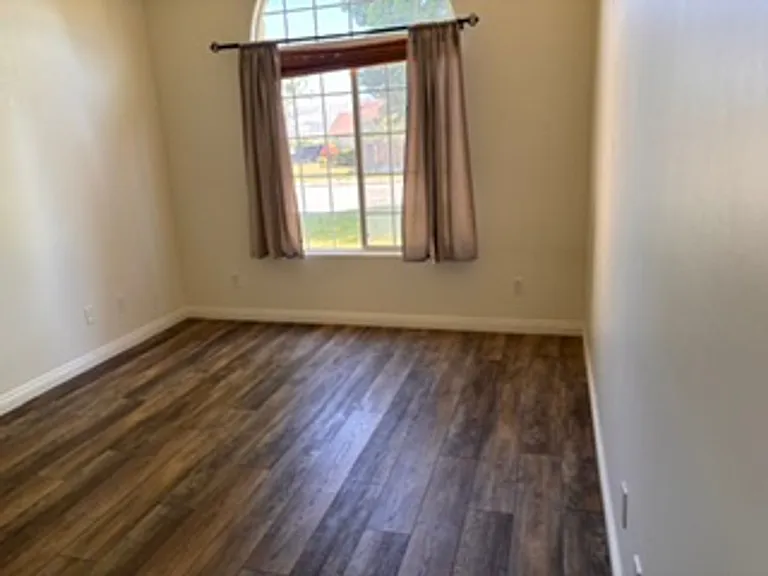 458 Sherwood Pl — Photo 8
