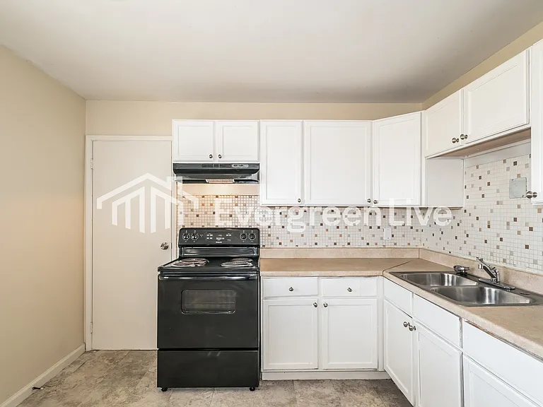 2048 Aristocrat Dr — Photo 6