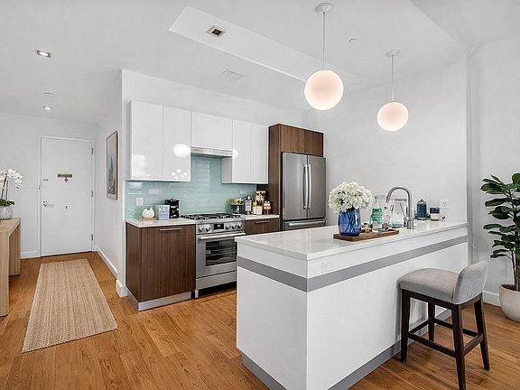 2nd image of 2-17 51st Ave #207
