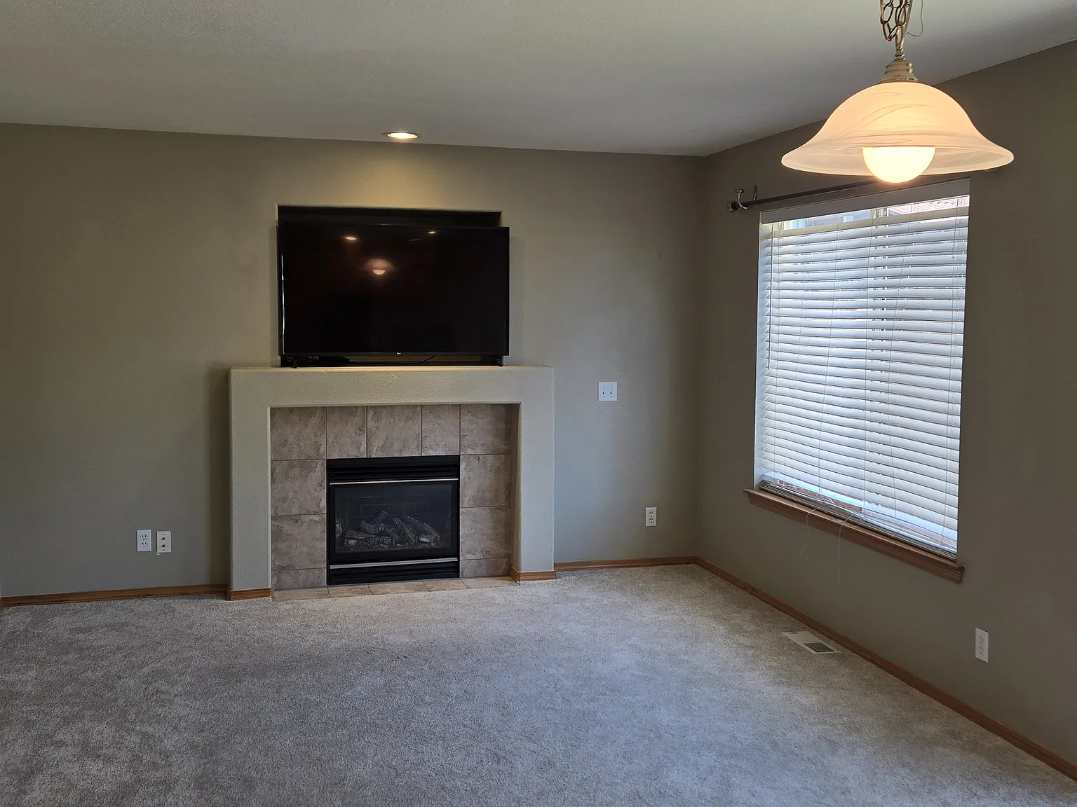 3 bed, 2.5 bath, 1758 sqft, $3,150 — Photo 4