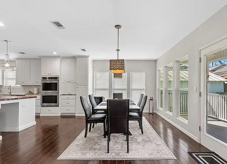 309 E Mistletoe Ave — Photo 3