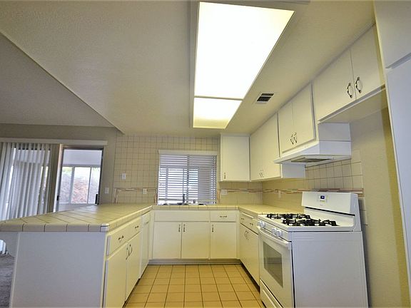 4th image of 5651 N Louise St