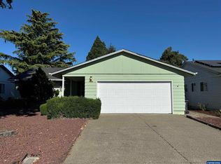 828 Oregon Way, Woodburn, OR 97071