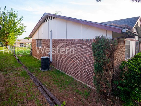 3rd image of 5620 Macaskill Dr