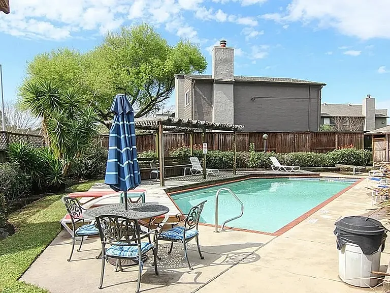 2323 Fairwind Rd #105 — Photo 35