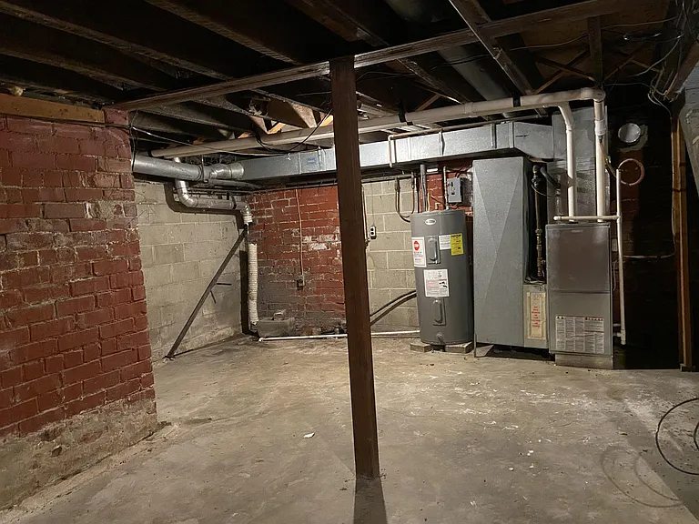 527 N Walnut St — Photo 20