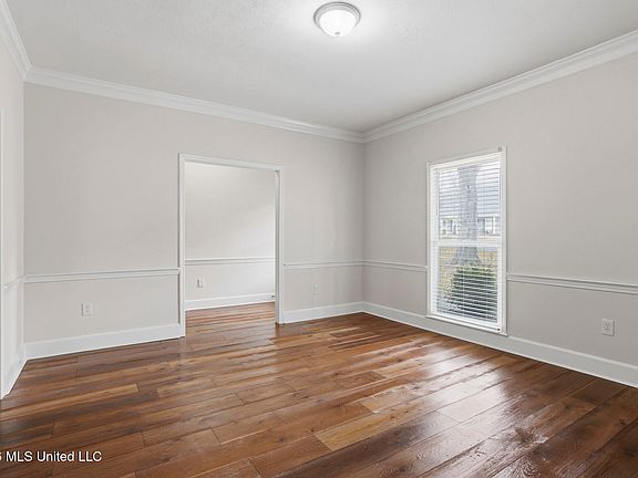 4th image of 105 Oak Ridge Cir