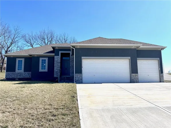 803 NW Hickory Ridge Dr, Grain Valley, MO 64029