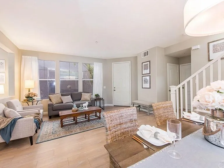 335 Cron Way — Photo 2