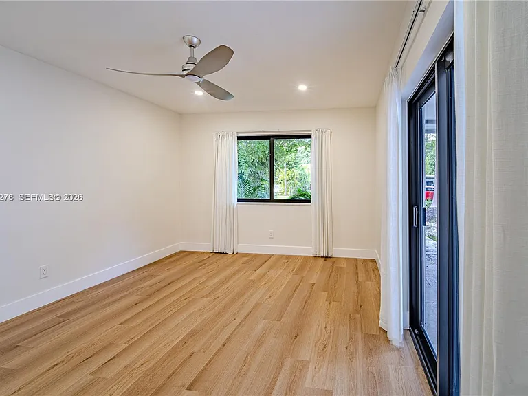 1825 Alamanda Dr — Photo 19