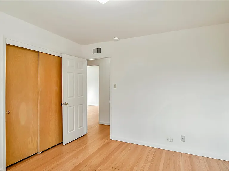 754 Yale Ln — Photo 30