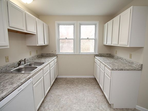 2nd image of 376 Selby Blvd N