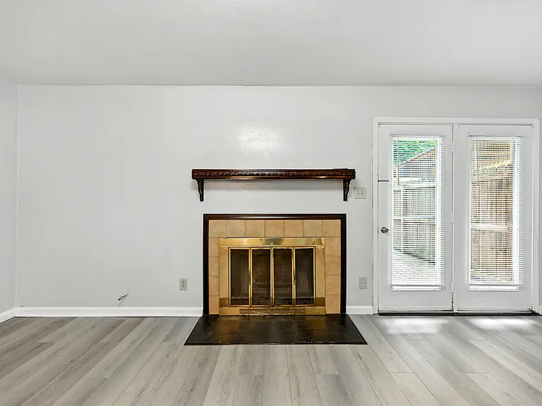 302 Seeman Ct — Photo 17