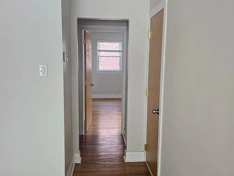 31 Saint Albans Ave #2 — Photo 7