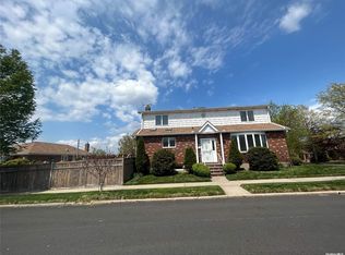 24-44 163rd St, Whitestone, NY 11357